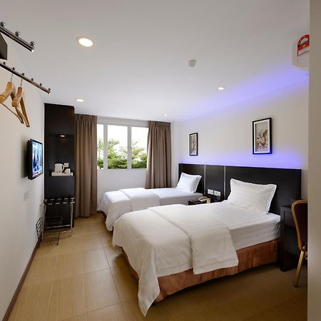 Ernes Hotel Bayu Mutiara Букіт-Мертаджам Екстер'єр фото
