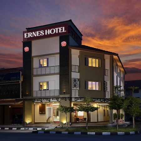 Ernes Hotel Bayu Mutiara Букіт-Мертаджам Екстер'єр фото